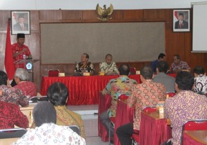 Robongan Komisi A DPRD propinsi Jawa Tengah diterima langsung oleh Wakil Bupati Brebes Narjo di ruang OR Setda Kabupaten Brebes