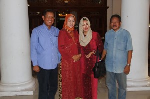 Foto bareng Bupati Brebes Hj. Idza Priyanti,SE bersama Cucu Bupati Brebes ke-12 KRMTA. Poernomo Hadiningrat (1920-1929)